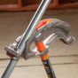 Doblador de tubo conduit de aluminio para EMT de 1/2" con Angle Setter 51606 Klein Tools